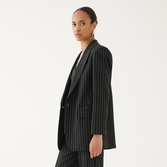 Anthropologie Oversized chalkstripe blazer. 65% poly 33% viscose. Made in Turkey - Picture 3 of 6